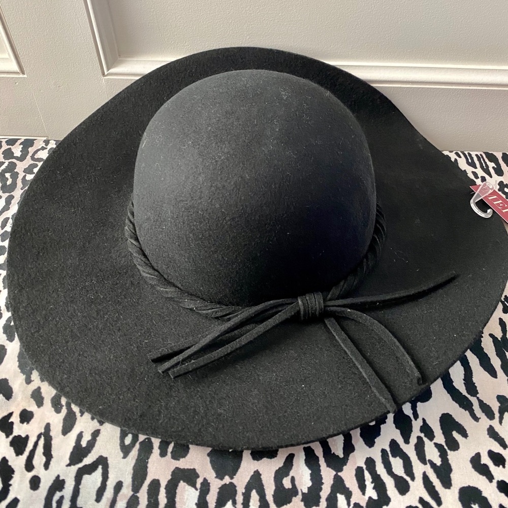 BNWT Black Floppy hat